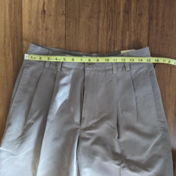 Arnold Palmer Khaki Tan Pleated Shorts - Picture 9 of 10